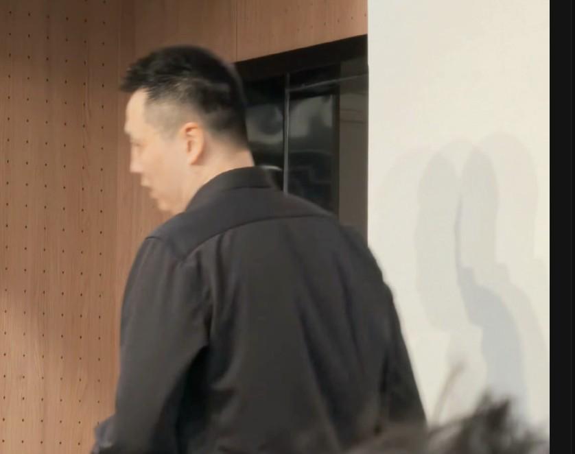 开云体育平台-G5赛后采访有媒体让卢伟点评裁判判罚，后者直接起身离场